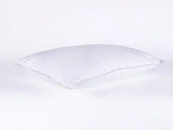 Детская подушка Natures Пуховое облако с кружевом